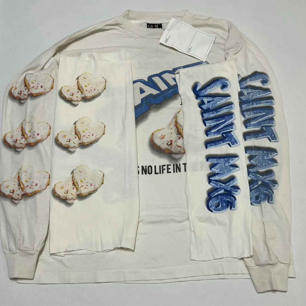 Printing proofing SAINT Mxxxxxx HEART COOKIES L/S TEE/WHT Love Oreo printed long sleeves Off-white S-XL Customized co-branded main mark/wash mark Correct version Ready-made garments washed and distressed Full of VINTAGE feeling Top-notch printing technology Perfect restoration